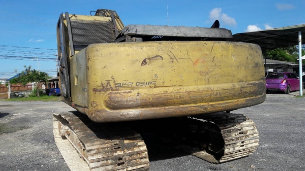 ขายรถแบคโฮ KOMATSU PC200-6 เอกสารอินวอย ระบบไฟมีกล่องไฟ ขาดจอ ราคา 570000