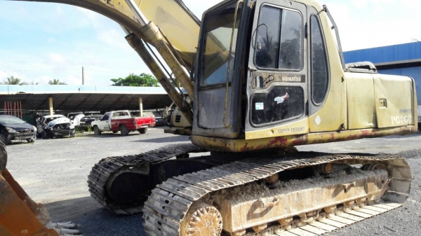 ขายรถแบคโฮ KOMATSU PC200-6 เอกสารอินวอย ระบบไฟมีกล่องไฟ ขาดจอ ราคา 570000
