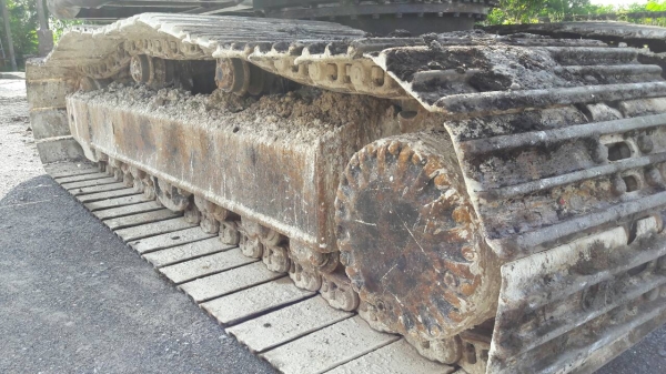 ขายรถแบคโฮ KOMATSU PC200-6 เอกสารอินวอย ระบบไฟมีกล่องไฟ ขาดจอ ราคา 570000