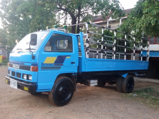 ขาย 6 ล้อ ISUZU  NKR 110 แรง เกียร์สั้น(จัดแนนซ์ให้คุณอุดม พุทธลาจากร้อยเอ็ดเรียบร้อยแล้ว)ดาวน์118000ออกรถได้เลย)ใช้แค่บัตร+ทะเบียนบ้าน อนุมัติเลย)พวงมาลัยพาวเวอร์ ยกหัวได้ เครื่องแน่นๆ แห้ง แรงดีสุดๆ แซสซีเยี่ยม สวยตลอดเส้น รถวิ่งด