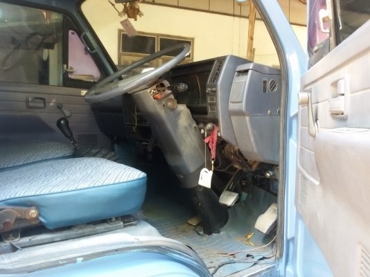 ขาย 6 ล้อ ISUZU  NKR 110 แรง เกียร์สั้น(จัดแนนซ์ให้คุณอุดม พุทธลาจากร้อยเอ็ดเรียบร้อยแล้ว)ดาวน์118000ออกรถได้เลย)ใช้แค่บัตร+ทะเบียนบ้าน อนุมัติเลย)พวงมาลัยพาวเวอร์ ยกหัวได้ เครื่องแน่นๆ แห้ง แรงดีสุดๆ แซสซีเยี่ยม สวยตลอดเส้น รถวิ่งด