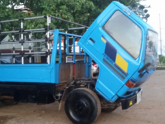 ขาย 6 ล้อ ISUZU  NKR 110 แรง เกียร์สั้น(จัดแนนซ์ให้คุณอุดม พุทธลาจากร้อยเอ็ดเรียบร้อยแล้ว)ดาวน์118000ออกรถได้เลย)ใช้แค่บัตร+ทะเบียนบ้าน อนุมัติเลย)พวงมาลัยพาวเวอร์ ยกหัวได้ เครื่องแน่นๆ แห้ง แรงดีสุดๆ แซสซีเยี่ยม สวยตลอดเส้น รถวิ่งด