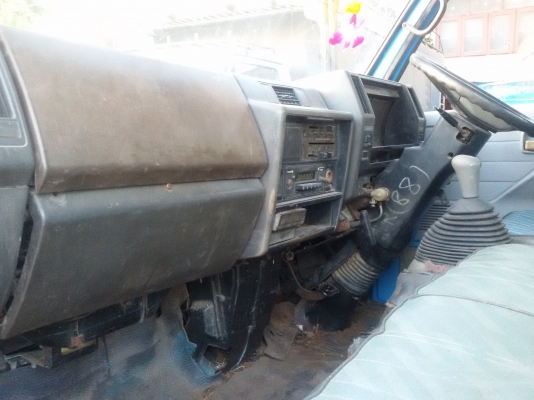 ขาย 6 ล้อ ISUZU  NKR 110 แรง เกียร์สั้น(จัดแนนซ์ให้คุณอุดม พุทธลาจากร้อยเอ็ดเรียบร้อยแล้ว)ดาวน์118000ออกรถได้เลย)ใช้แค่บัตร+ทะเบียนบ้าน อนุมัติเลย)พวงมาลัยพาวเวอร์ ยกหัวได้ เครื่องแน่นๆ แห้ง แรงดีสุดๆ แซสซีเยี่ยม สวยตลอดเส้น รถวิ่งด