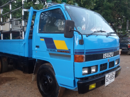 ขาย 6 ล้อ ISUZU  NKR 110 แรง เกียร์สั้น(จัดแนนซ์ให้คุณอุดม พุทธลาจากร้อยเอ็ดเรียบร้อยแล้ว)ดาวน์118000ออกรถได้เลย)ใช้แค่บัตร+ทะเบียนบ้าน อนุมัติเลย)พวงมาลัยพาวเวอร์ ยกหัวได้ เครื่องแน่นๆ แห้ง แรงดีสุดๆ แซสซีเยี่ยม สวยตลอดเส้น รถวิ่งด