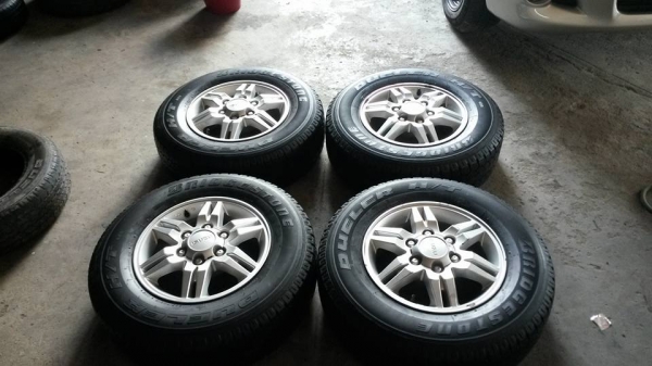 แม็กอีสุ เดิมๆไม่มีซ่อม พร้อมยางบริดโตน245/70/16