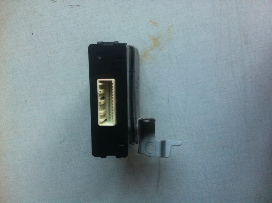 กล่องคุมสวิทย์กระจกประตูหน้าวีโก้ครับ