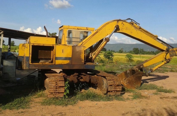 ขายแบคโฮ KOMATSU PC120-2 รถใช้งานอยู่เป็นประจำ เอกสารใบซื้อขาย
