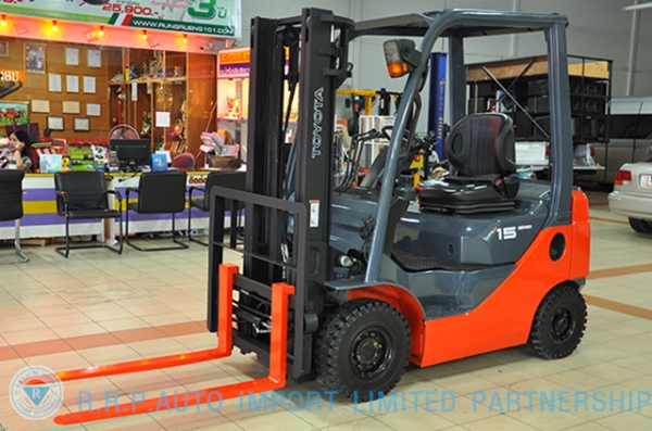 ขายรถโฟล์คลิฟท์มือสอง TOYOTA รุ่น 8FG15-10022 ราคา 245,000 บาท นำเข้าจากประเทศญี่ปุ่น 100\% ไม่เคยใช้งานในไทย