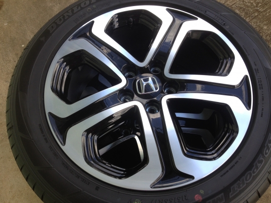 ขายล้อแม็กป้ายแดง honda Hrv top ขอบ 17 พร้อมยาง Dunlop top ปี 15