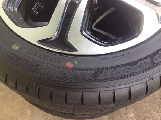 ขายล้อแม็กป้ายแดง honda Hrv top ขอบ 17 พร้อมยาง Dunlop top ปี 15