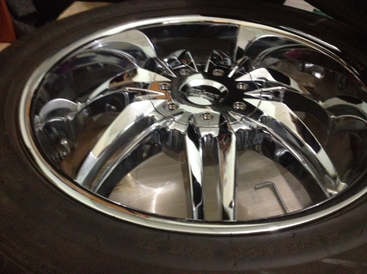 ขายล้อแม็ก VIP 20 พร้อมยาง 265 50 20 ปี 15 ใหม่ๆ ขายล้อแม็ก VIP 20 พร้อมยาง 265 50 20 ปี 15 ใหม่ๆ