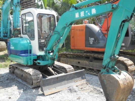 ขายรถนอกเก่าญี่ปุ่น komatsu pc35-8 หัวเก๋งรถสวยราคาถูก สนใจโทร 092-3309229 อี๊ด