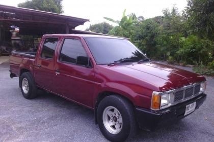 นิสสัน Big M 4 ประตู