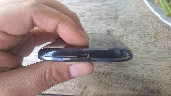 Samsung Galaxy S3 สภาพดี การใช้งานปกติ ไม่เคยทำหล่นจากที่สูง *มีรอยขอบนิดเดียวหลุดมือหล่นเบาๆ ขณะนั่ง* ผู้หญิงใช้ ซื้อมือ 1 สนใจดูของได้ที่ The Mall บางแค Samsung Galaxy S3 สภาพดี การใช้งานปกติ ไม่เคยทำหล่นจากที่สูง *มีรอยขอบนิดเดียวหลุดมือหล่นเบาๆ ขณะนั่ง* ผู้หญิงใช้ ซื้อมือ 1 สนใจดูของได้ที่ The Mall บางแค