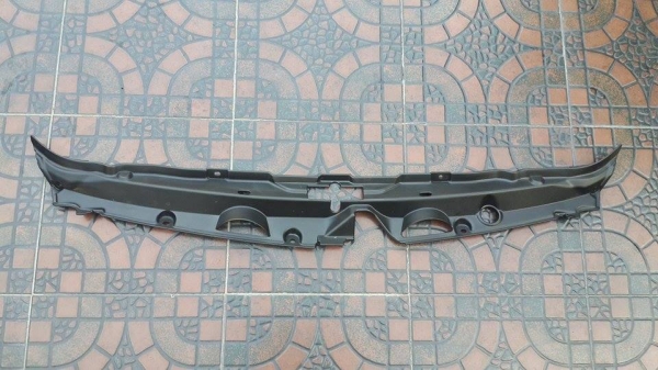 พลาสติกครอบปิดแผงรังผึ้งหม้อน้ำด้านบน โตโยต้าวิส