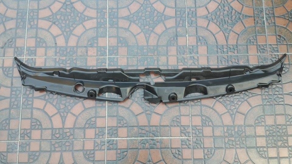 พลาสติกครอบปิดแผงรังผึ้งหม้อน้ำด้านบน โตโยต้าวิส