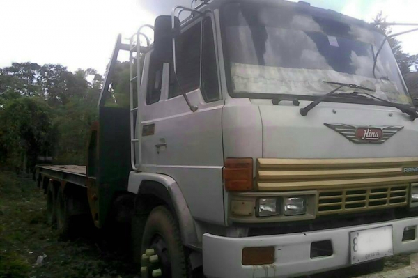 **460,000 บ.ต่อรอง/// 10ล้อเทนเลอร์ HINO-185 HP ท้ายลาด ขน-ย้ายแบคโฮ PC200 **ขาย 10ล้อเทนเลอร์ HINO KT-185 เพลาเดียวท้ายลาด ขน-ย้าย แบคโฮ PC-200 สภาพพร้อมใช้ ราคาเบาๆ HINO KT-725 วางเครื่อง HO7C-185HP(ลงเล่ม) เครื่องดี ครับ แน่น แรงดี เกียร์ดี ไม่หลุด ช่ว