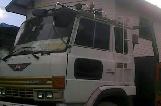 **460,000 บ.ต่อรอง/// 10ล้อเทนเลอร์ HINO-185 HP ท้ายลาด ขน-ย้ายแบคโฮ PC200 **ขาย 10ล้อเทนเลอร์ HINO KT-185 เพลาเดียวท้ายลาด ขน-ย้าย แบคโฮ PC-200 สภาพพร้อมใช้ ราคาเบาๆ HINO KT-725 วางเครื่อง HO7C-185HP(ลงเล่ม) เครื่องดี ครับ แน่น แรงดี เกียร์ดี ไม่หลุด ช่ว