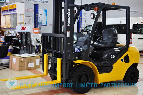 ขายรถโฟล์คลิฟท์มือสอง KOMATSU รุ่น FD25T-17-309058  ราคา 395,000บาท รุ่นใหม่ล่าสุด