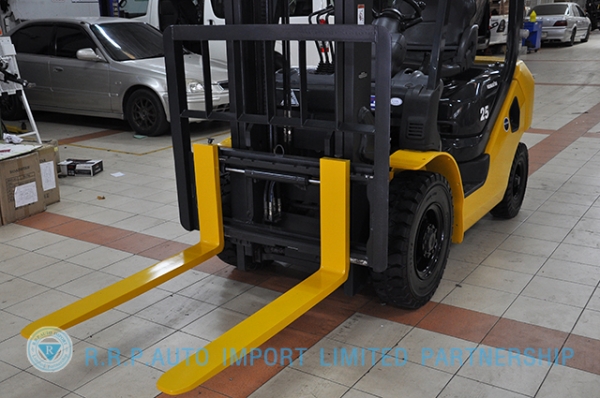 ขายรถโฟล์คลิฟท์มือสอง KOMATSU รุ่น FD25T-17-309058  ราคา 395,000บาท รุ่นใหม่ล่าสุด