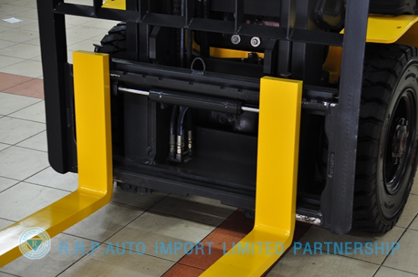 ขายรถโฟล์คลิฟท์มือสอง KOMATSU รุ่น FD25T-17-309058  ราคา 395,000บาท รุ่นใหม่ล่าสุด