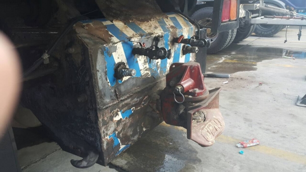 ขาย10ล้อดั้มUD320แรงรถห้างปี46