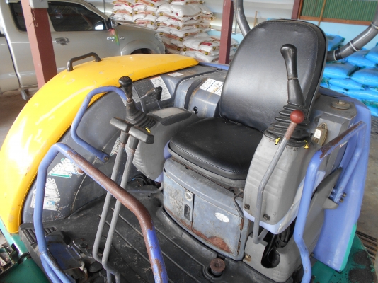 ขาย โคมะสุ รุ้นPC.45 MR.1 รถซื่อมาต้นปี 58 สพาภสวยพร้อมใช็ ไม่มีคนคับราคา 495000ตกลงแล้วครับวันที่4ส่งขอนแก่นครับ