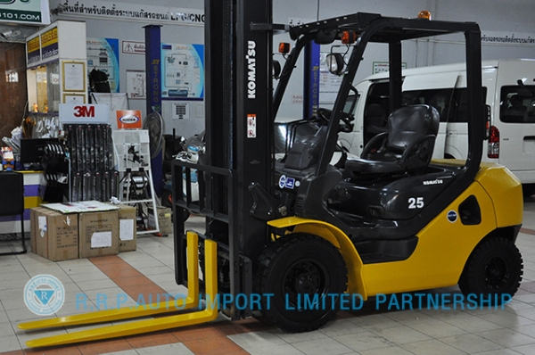 ขายรถโฟล์คลิฟท์มือสอง KOMATSU รุ่น FD25T-17-307237  ราคา 395,000บาท รุ่นใหม่ล่าสุด