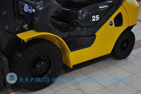 ขายรถโฟล์คลิฟท์มือสอง KOMATSU รุ่น FD25T-17-307237  ราคา 395,000บาท รุ่นใหม่ล่าสุด