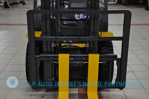 ขายรถโฟล์คลิฟท์มือสอง KOMATSU รุ่น FD25T-17-307237  ราคา 395,000บาท รุ่นใหม่ล่าสุด