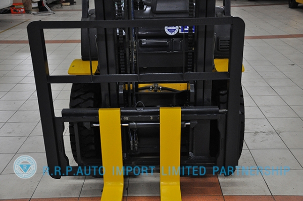 ขายรถโฟล์คลิฟท์มือสอง KOMATSU รุ่น FD25T-17-307237  ราคา 395,000บาท รุ่นใหม่ล่าสุด