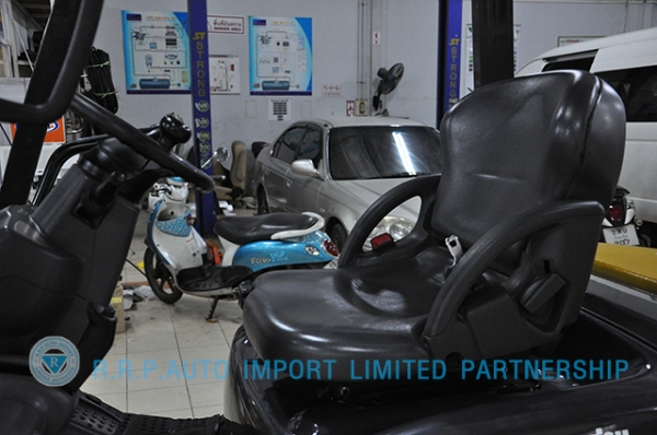 ขายรถโฟล์คลิฟท์มือสอง KOMATSU รุ่น FD25T-17-307237  ราคา 395,000บาท รุ่นใหม่ล่าสุด