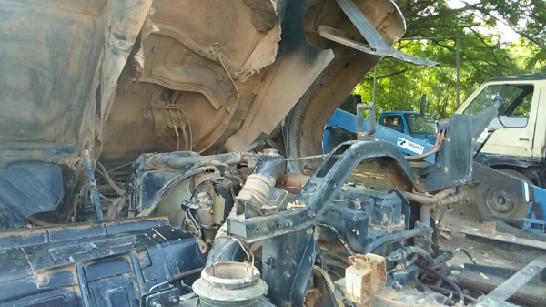 UDปี39CWA12M 2เพลา กระบะดั้มสามิตร เครื่อง180แรง เกียร์ฟูเลอร์แท้จากโรงงาน เครื่อง เกียร์ เฟืองท้าย ไม่เคยถอดเลยซักชิ้นคลัชซีสวย หัวเก๋งตีอาบน้ำไม่ผุ กระบะต้องลอกพื้นเปลี่ยนแผงข้าง ทะเบียน ม.79 ถามลายละเอียดเพิ่มเติมได้