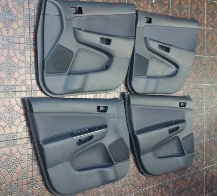 แผงประตู โตโยต้า wish 4 พร้อมสวิทช์กระจกไฟฟ้า 4 ชิ้น