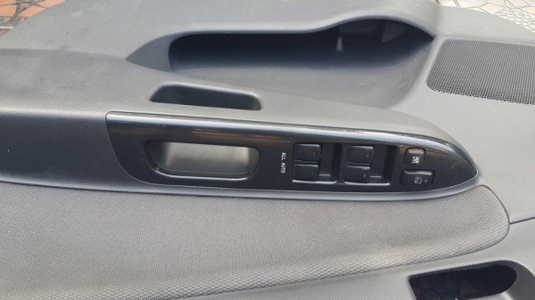 แผงประตู โตโยต้า wish 4 พร้อมสวิทช์กระจกไฟฟ้า 4 ชิ้น