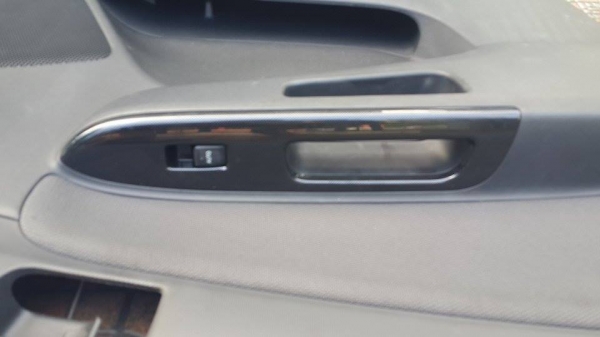 แผงประตู โตโยต้า wish 4 พร้อมสวิทช์กระจกไฟฟ้า 4 ชิ้น