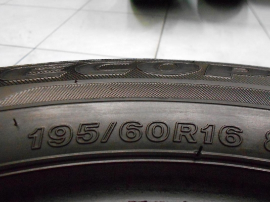 ยาง Bridgestone Ecopia 195/60/16 ผลิตปี 2014 ดอกสวย พร้อมใช้ 1 ชุด 3,800.- /ใส่ ถ่วงฟรีค่ะ
