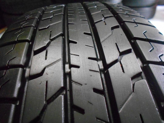 ยาง Bridgestone 205/65/15 ผลิตปี 2014 ดอกสวย พร้อมใช้ 1 ชุด ราคา 3,800 บาท /ใส่ ถ่วง ฟรีค่ะ