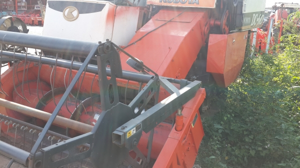 ขายรถเกี่ยวข้าว DC 60  ปี 52  ราคา 200,000 ต่อรองเอาเองนะครับ