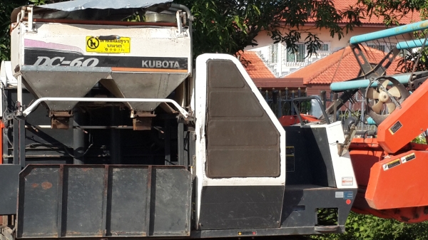 ขายรถเกี่ยวข้าว DC 60  ปี 52  ราคา 200,000 ต่อรองเอาเองนะครับ