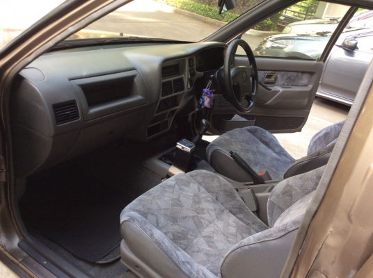 ขายดาว์น อีซูซุ ดราก้อนอาย4ประตู ตัวท็อป ปี02 เครื่อง 3.0 เทอร์โบ เกียร์ธรรมดา เพาเวอร์ ไฟฟ้าทั้งคัน ภายในสวย แอร์หนาว สียังเงามีริ้วรอยบ้าง แม็ก15" คัสซีดีเครื่องแน่นๆช่วงล่างดี รถพร้อมใช้เลยครับ ผ่อนต่อได้เลยครับ ขายด่วน