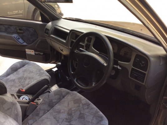 ขายดาว์น อีซูซุ ดราก้อนอาย4ประตู ตัวท็อป ปี02 เครื่อง 3.0 เทอร์โบ เกียร์ธรรมดา เพาเวอร์ ไฟฟ้าทั้งคัน ภายในสวย แอร์หนาว สียังเงามีริ้วรอยบ้าง แม็ก15" คัสซีดีเครื่องแน่นๆช่วงล่างดี รถพร้อมใช้เลยครับ ผ่อนต่อได้เลยครับ ขายด่วน