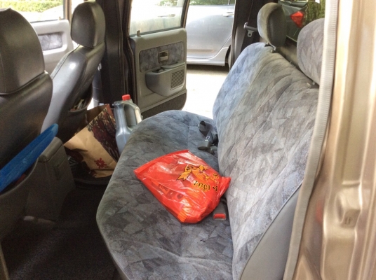 ขายดาว์น อีซูซุ ดราก้อนอาย4ประตู ตัวท็อป ปี02 เครื่อง 3.0 เทอร์โบ เกียร์ธรรมดา เพาเวอร์ ไฟฟ้าทั้งคัน ภายในสวย แอร์หนาว สียังเงามีริ้วรอยบ้าง แม็ก15" คัสซีดีเครื่องแน่นๆช่วงล่างดี รถพร้อมใช้เลยครับ ผ่อนต่อได้เลยครับ ขายด่วน