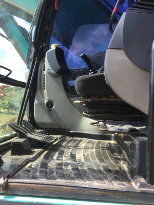 ขายรถแบคโฮ KOBELCO SK.200-YN11 เล่มทะเบียน 7000 กว่า ช.ม ไฟฟ้ามี ช่วงล้างเต็ม รถสวยมากๆ ราคา.1650000 สนใจโทรด่วน