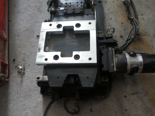 แท่นเลื่อนสองแกน X , Y พร้อมมอเตอร์ขับแบบ DC SERVO MOTOR ENCODER ขนาด 100 W. ( มี 15 ตัว)