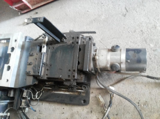 แท่นเลื่อนสองแกน X , Y พร้อมมอเตอร์ขับแบบ DC SERVO MOTOR ENCODER ขนาด 100 W. ( มี 15 ตัว)