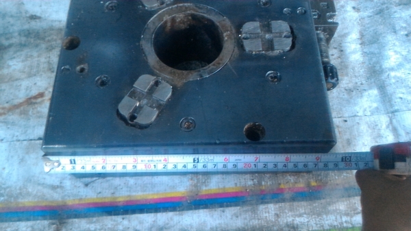 ชุดแท่นหัวสามจับด้วยระบบไฮดรอลิก แท่นทำงานจับได้แน่น เลื่อนเข้า - ออกมีระยะประมาณ 10 มม.