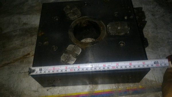 ชุดแท่นหัวสามจับด้วยระบบไฮดรอลิก แท่นทำงานจับได้แน่น เลื่อนเข้า - ออกมีระยะประมาณ 10 มม.