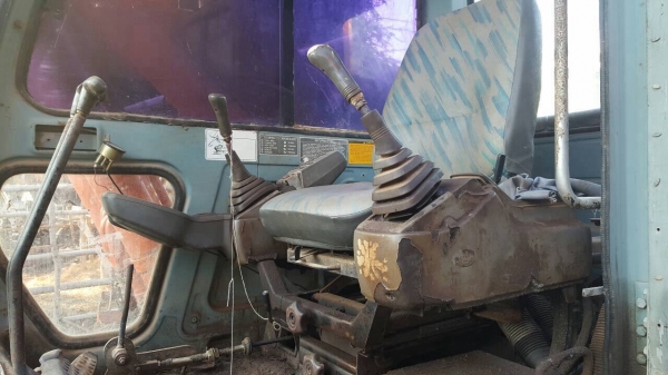 ขายแบคโฮ HITACHI EX200-2 เอกสารเล่มทะเบียนครบ เครื่องดี ปั้มดี ช่วงล่างต้องเก็บหน่อย ราคาต่อรองได้ ขายแบคโฮ HITACHI EX200-2 เอกสารเล่มทะเบียนครบ เครื่องดี ปั้มดี ช่วงล่างต้องเก็บหน่อย ราคาต่อรองได้