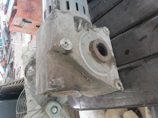 มอเตอร์เกียร์ Franklin Electric ขนาด 250 W.  อัตราทดที่ 1/60 ทดแล้วหมุนที่ 23 รอบต่อนาที (มี 10 ตัว )